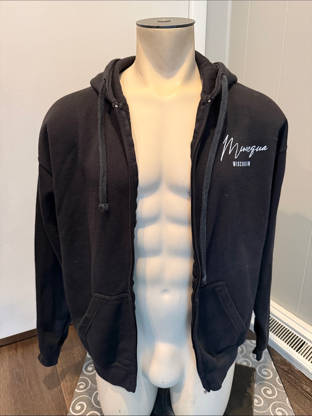 E Vintage Men’s Medium Black Zip-Up Sweater Minocqua Wisconsin